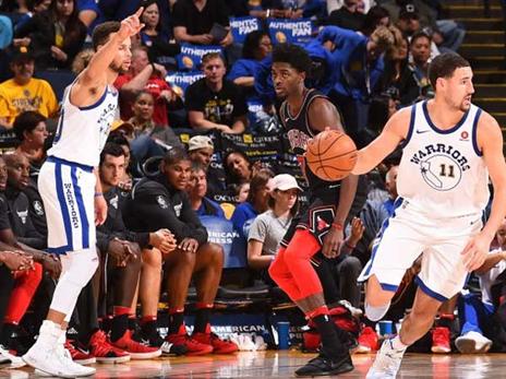 הצגה. תומפסון וקרי (Getty)