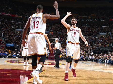 הצגה, דווקא כשהיא עם הגב אל הקיר (getty)