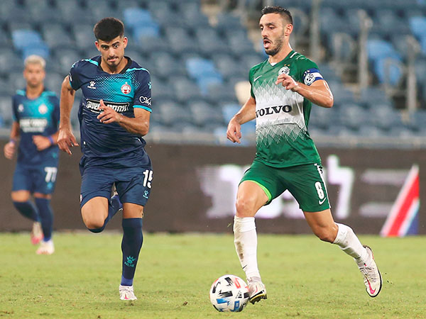 שביעות רצון מהופעתו בנבחרת. לביא (צילום: אלן שיבר)