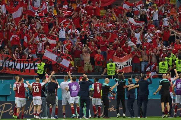 ורצה לחלוק את הרגע ההיסטורי עם הקהל (GETTY)