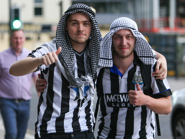 לא אשמת האוהדים שחוגגים, אלא אשמת הפרמייר ליג (GETTY)