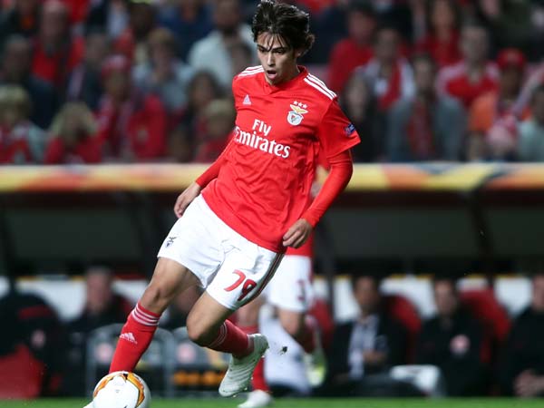 במדי בנפיקה. אתלטיקו שילמה עליו 126 מיליון יורו (Getty)