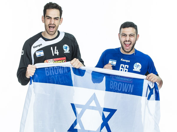מייצגים את הדגל. טפר ולמברוזו  (עודד קרני, איגוד הכדוריד)