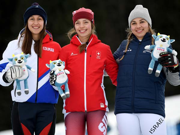 סולוש במשחקי הנוער (מימין). החלה לייצג את ישראל מ-2017 (Getty)