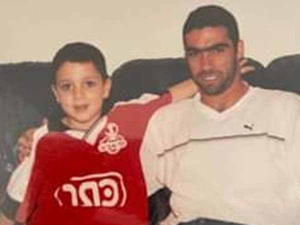 מורד עם בלילי. "הוא לא היה מסוגל לדבר מרוב התרגשות" (צילום מסך)