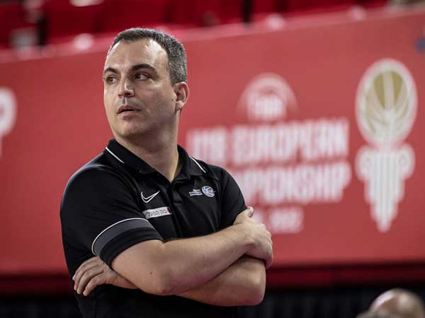 התחיל ברגל ימין. חסין (FIBA)