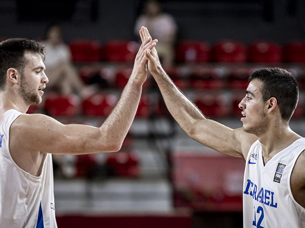 הצמד של חסין מהספסל. מנחם וברמן (FIBA)
