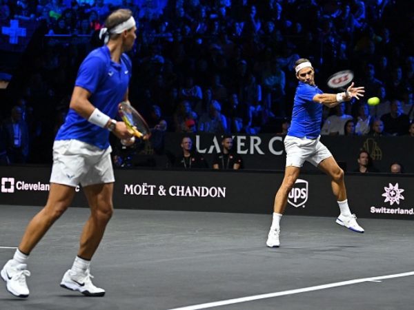 נדאל ופדרר במשחקו האחרון של השווייצרי (GLYN KIRK/AFP via Getty Images)