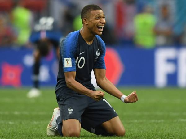 אמבפה רוצה זכיה שניה (Photo by Shaun Botterill/Getty Images)