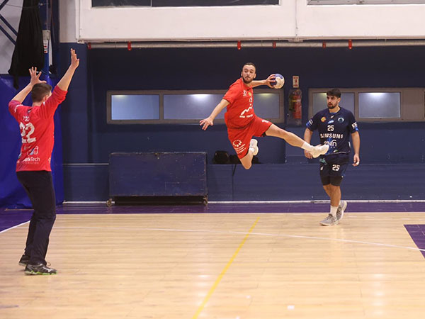 ליבגוט מהפועל ראשל"צ נגד אסא ת"א (צילום: הדר ואן קולא, איגוד הכדוריד)