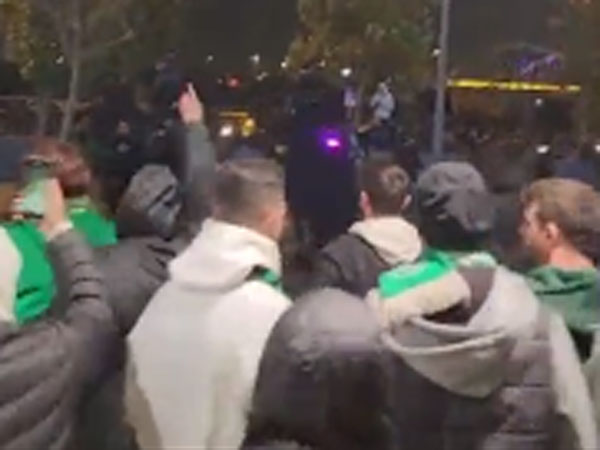 "זרקו רימוני הלם על אוהדים, אתם לא מבינים מה הולך פה"
