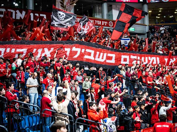 5,000 אדומים צפו בהפסד (עודד קרני)