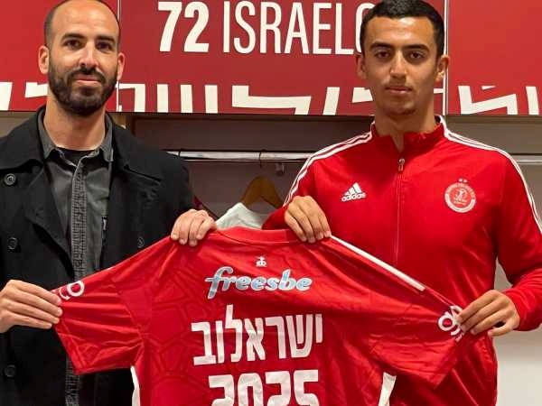 ישראלוב נשאר אדום (באדיבות הפועל ת"א)