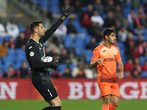 מתקרב לכרמל (עודד קרני)