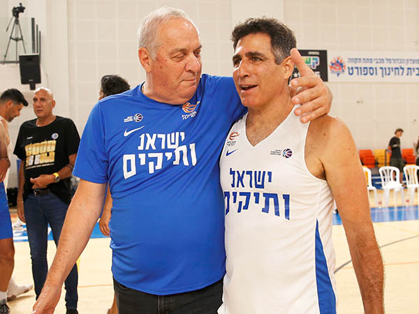 אימן את הקבוצה המנצחת. צביקה שרף (אלן שיבר)
