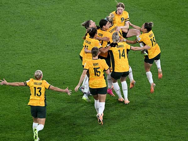 האוסטרליות חוגגות העפלה היסטורית לחצי גמר המונדיאל (GETTY)