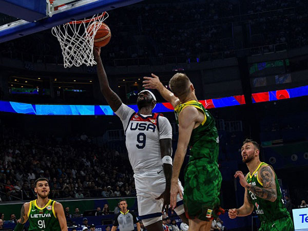 כדורסל אחר (TED ALJIBE/AFP via Getty Images)