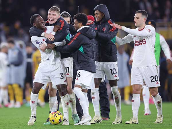 שחקני יונייטד חוגגים את שער הניצחון של קובי מאיינו. יש פוטנציאל (Alex Livesey - Danehouse/Getty Images)