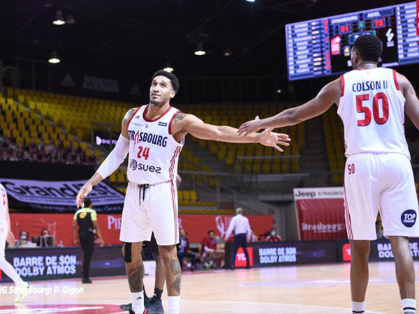 וחלק קו קדמי עם בונזי קולסון (FIBA)