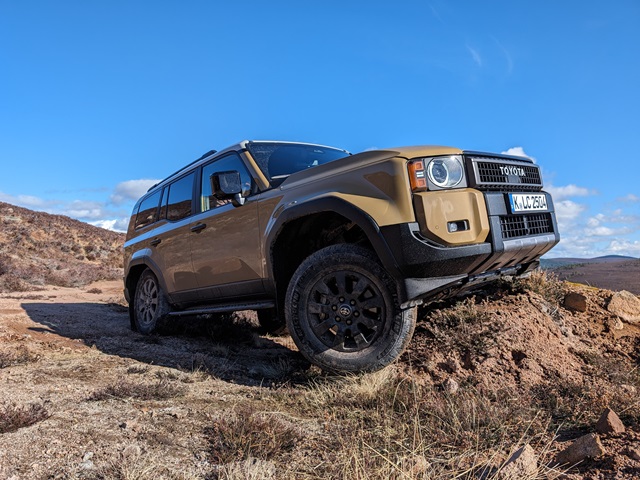 ב"סהרה סקיי" וב-First Edition יש לראשונה גם ניתוק מוט מייצב קדמי