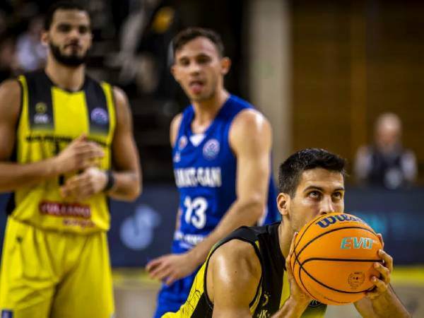 (FIBA)