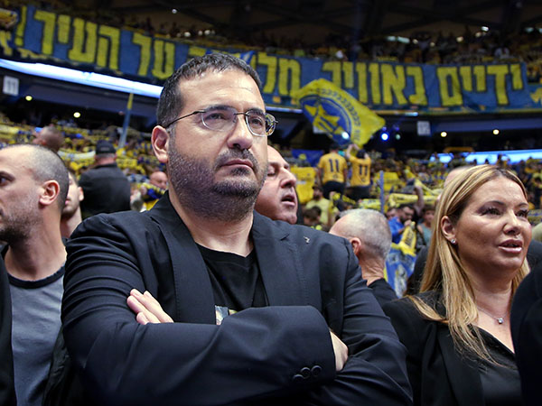 “עופר אמר שאם נעבור ליד אליהו, אשיר את התקווה“ (אלן שיבר)
