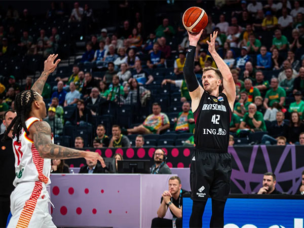 מחצית שנייה נהדרת מחוץ לקשת לגרמניה (FIBA)