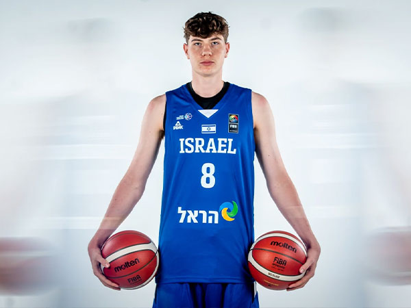 שילוב של מימדים ויכולות יוצאי דופן (FIBA)