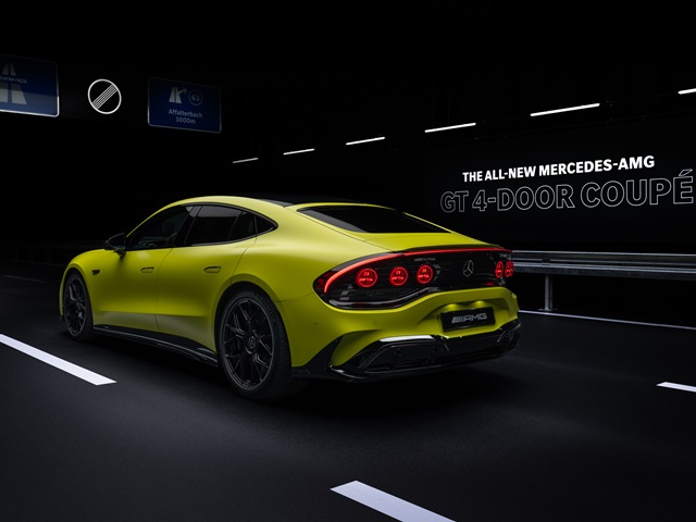 המעבר העיצובי, לטעמנו, מדגם הקונספט AMG GT XX, פחות מוצלח