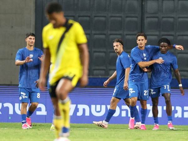 ובסופו של דבר בישל את השער הראשון של המארחת (אלן שיבר)