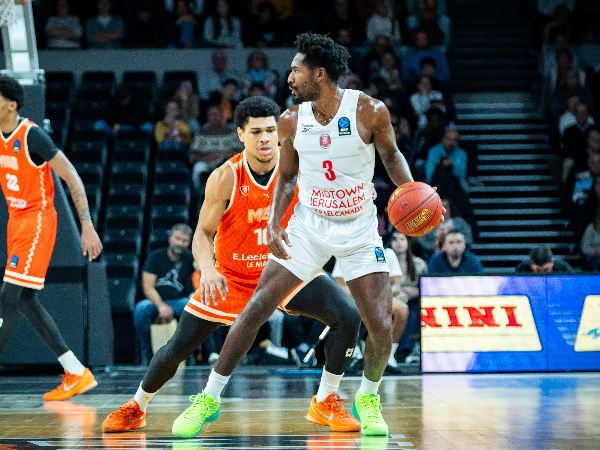 סמית הראה בגרות ואחריות (Eurocup)