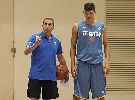 טוב שיש אינטנסיביות. בלאט (אתר מכבי ת"א). צפו בהיקמן וסמית' באימון