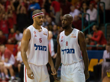 מעל כולם. דופרי ודאנקן (הפועל י-ם, האתר הרשמי)