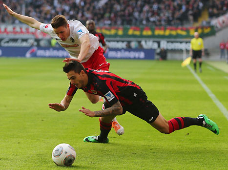 פרייבורג גררה את פרנקפורט למאבקי ההישרדות GETTYIMAGES)