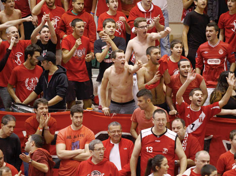 הקהל האדום צפוי למלא את ההיכל (אלן שיבר)