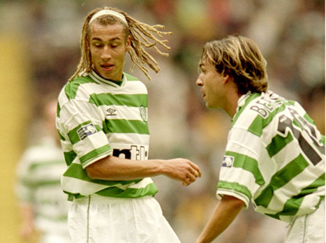 מהאטרקטיביים שבשחקני סלטיק. לארסון עם חבר (GETTYIMAGES)