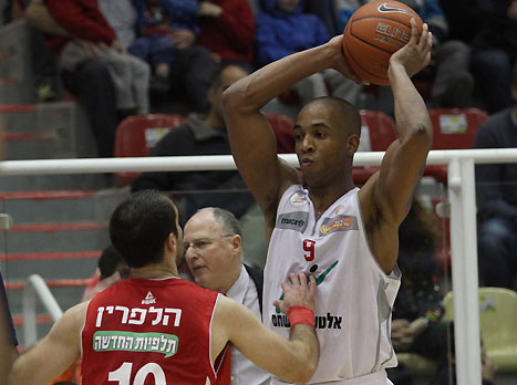 טוני יאנגר. תחנה נוספת בישראל (לילך וייס)