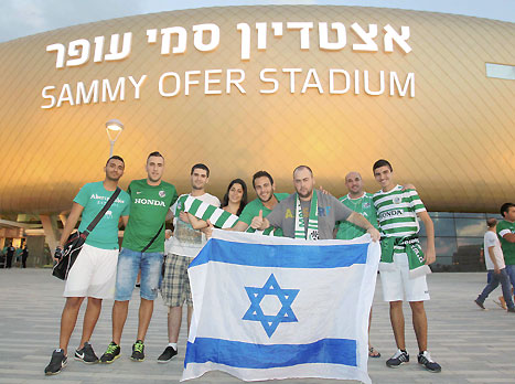 ונראה לכם שלירן חולצה אפורה יפסיד אירוע כזה?