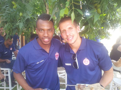 יש זמן להנות. שחקני הפועל היום