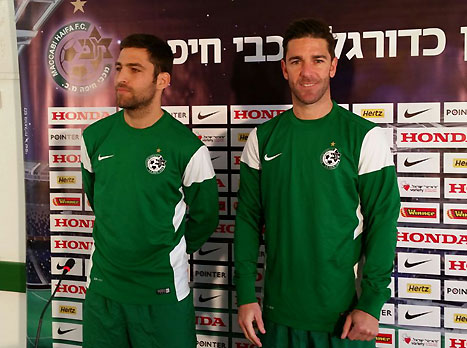 גם אברהם פאס הוצג