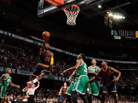 לברון עף לעוד שתיים (Getty)