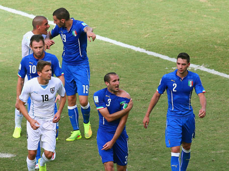 תקרית הנשיכה מול איטליה במונדיאל (gettyimages)