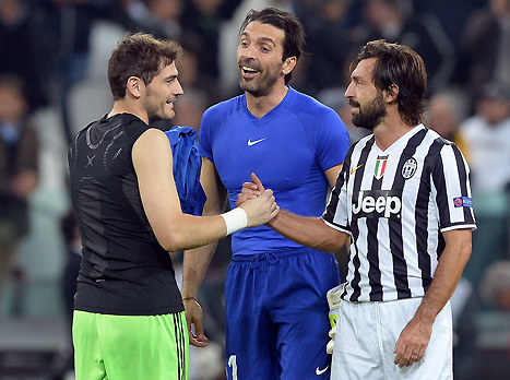 חשוב להם יותר מכולם. בופון עם פירלו  (gettyimages)