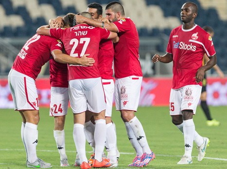 בכר נהנה מהעומק. שחקני ב"ש חוגגים בטדי