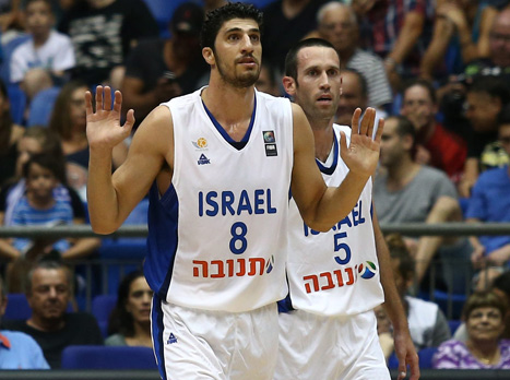 אחד הרשים, השני כמעט ולא שיחק. אליהו ויבזורי (אלן שיבר)