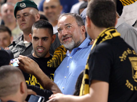 יוצא נגד סכנין. ליברמן