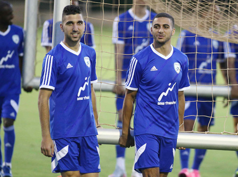 דאבור ליד עאבד. גוטמן בונה עליו (אלן שיבר)