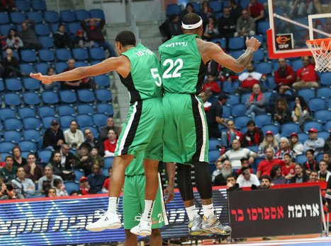 שחקני חיפה חוגגים (דני מרון)