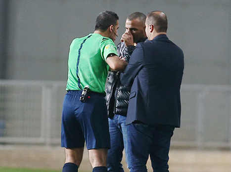 רגע מיוחד עבורו. בן שמעון לצד חסארמה (אלן שיבר)