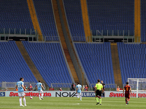 היציעים הריקים באולימפיקו (Getty)